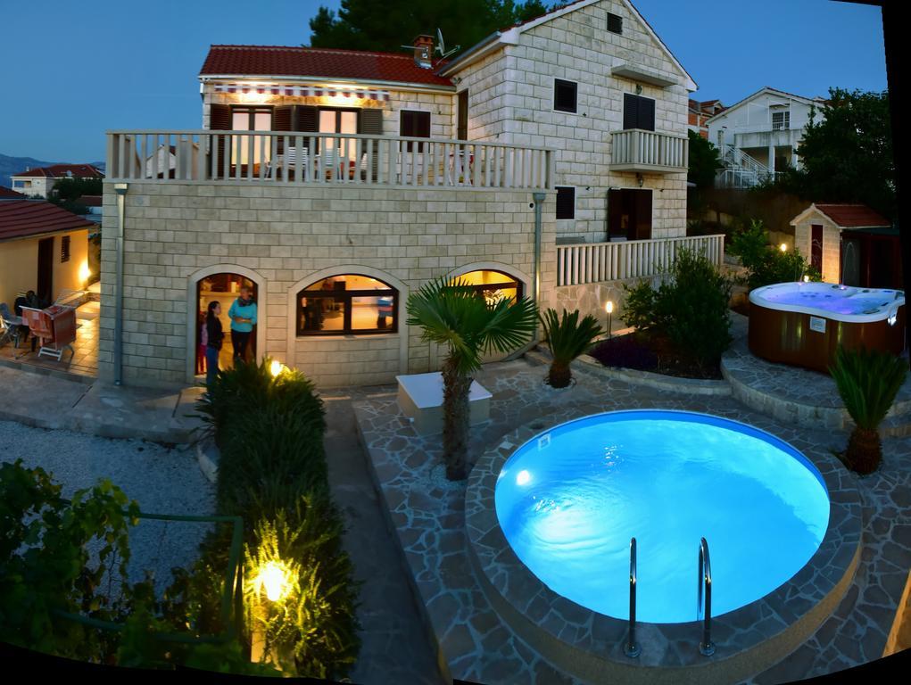 Apartments " Happy Villa " Splitska Kamer foto