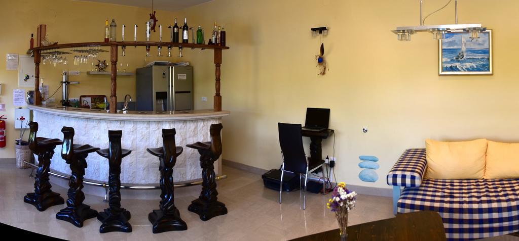 Apartments " Happy Villa " Splitska Kamer foto