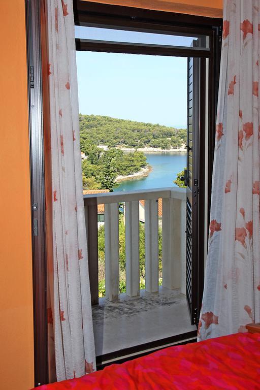 Apartments " Happy Villa " Splitska Buitenkant foto